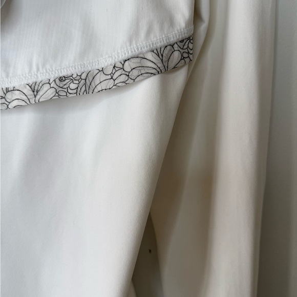 Lululemon Women's White Hooded Jacket - Picture 17 of 17